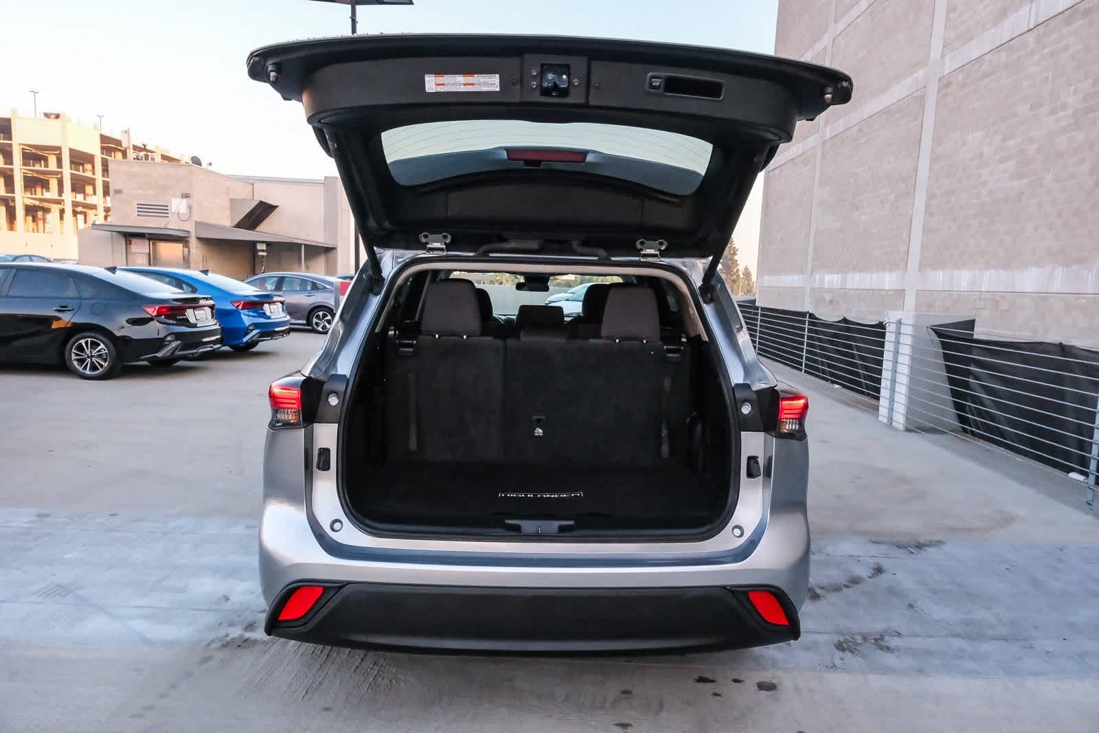 Thumbnail: 2024 Toyota Highlander - 26