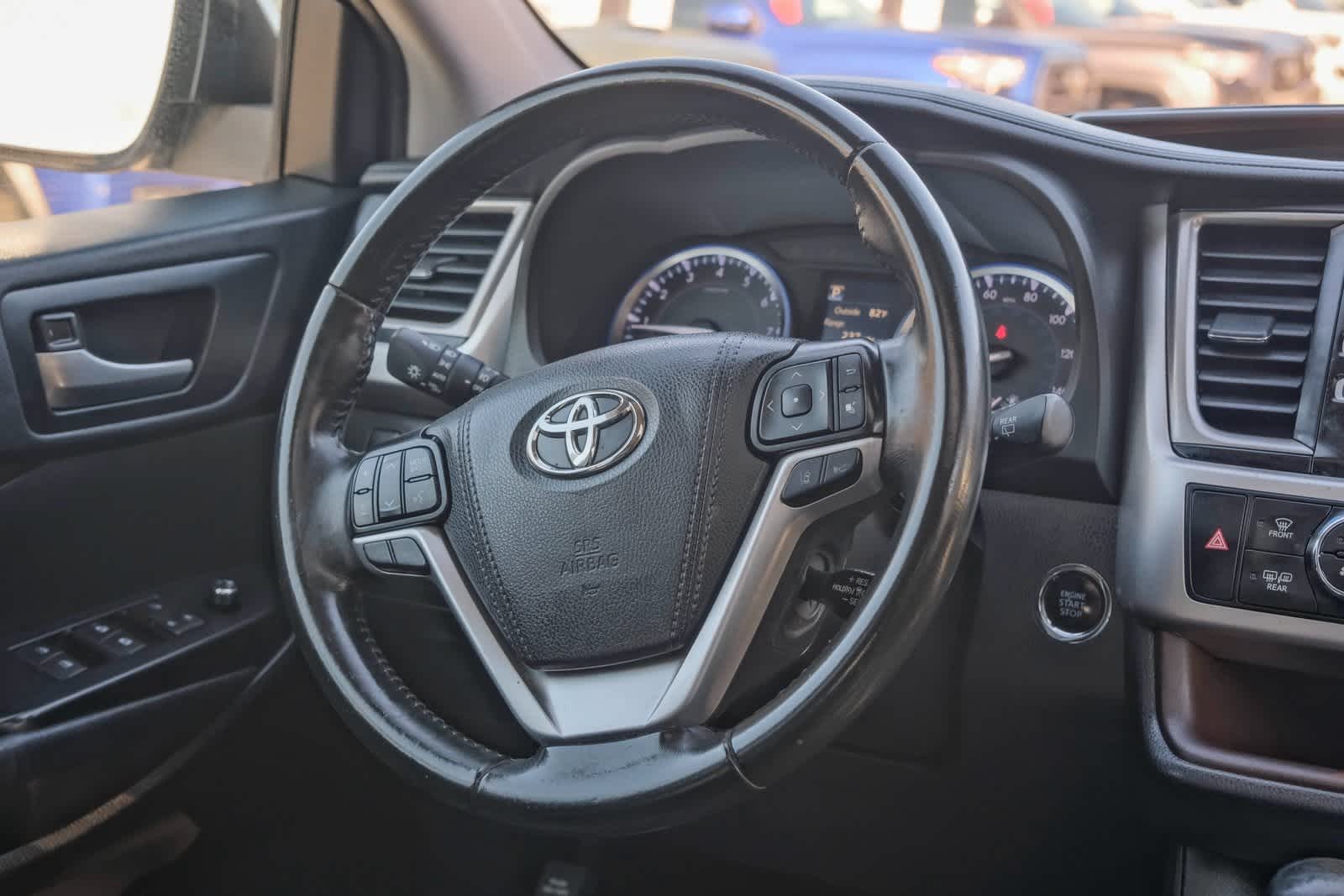 Thumbnail: 2019 Toyota Highlander - 15
