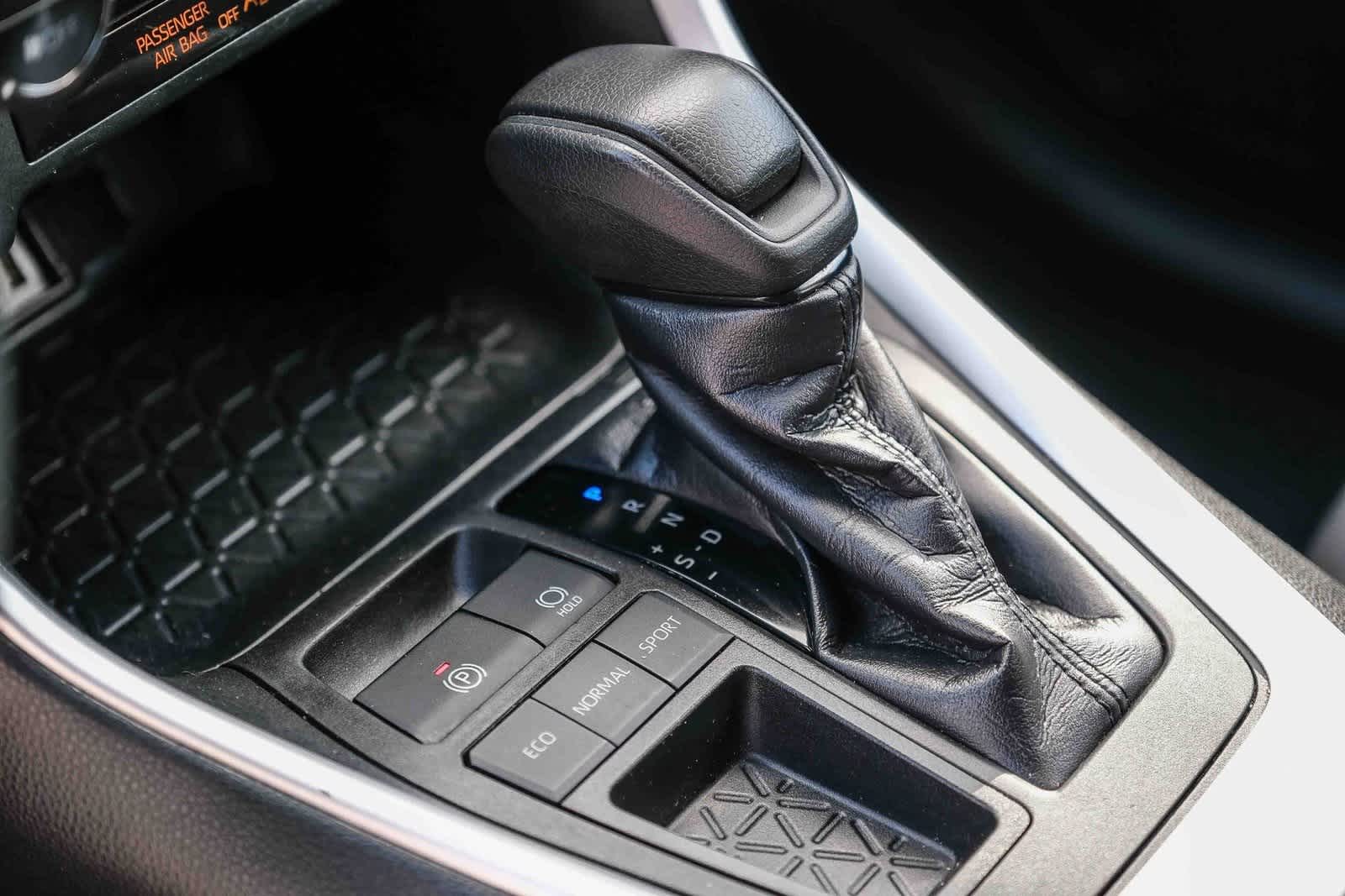 Thumbnail: 2021 Toyota RAV4 - 22