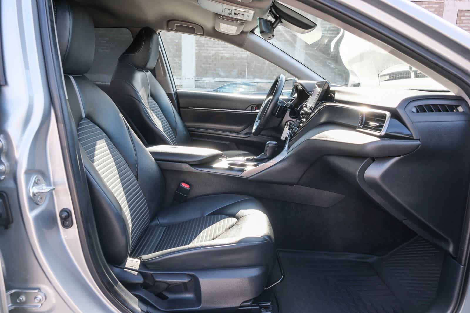 Thumbnail: 2022 Toyota Camry - 18