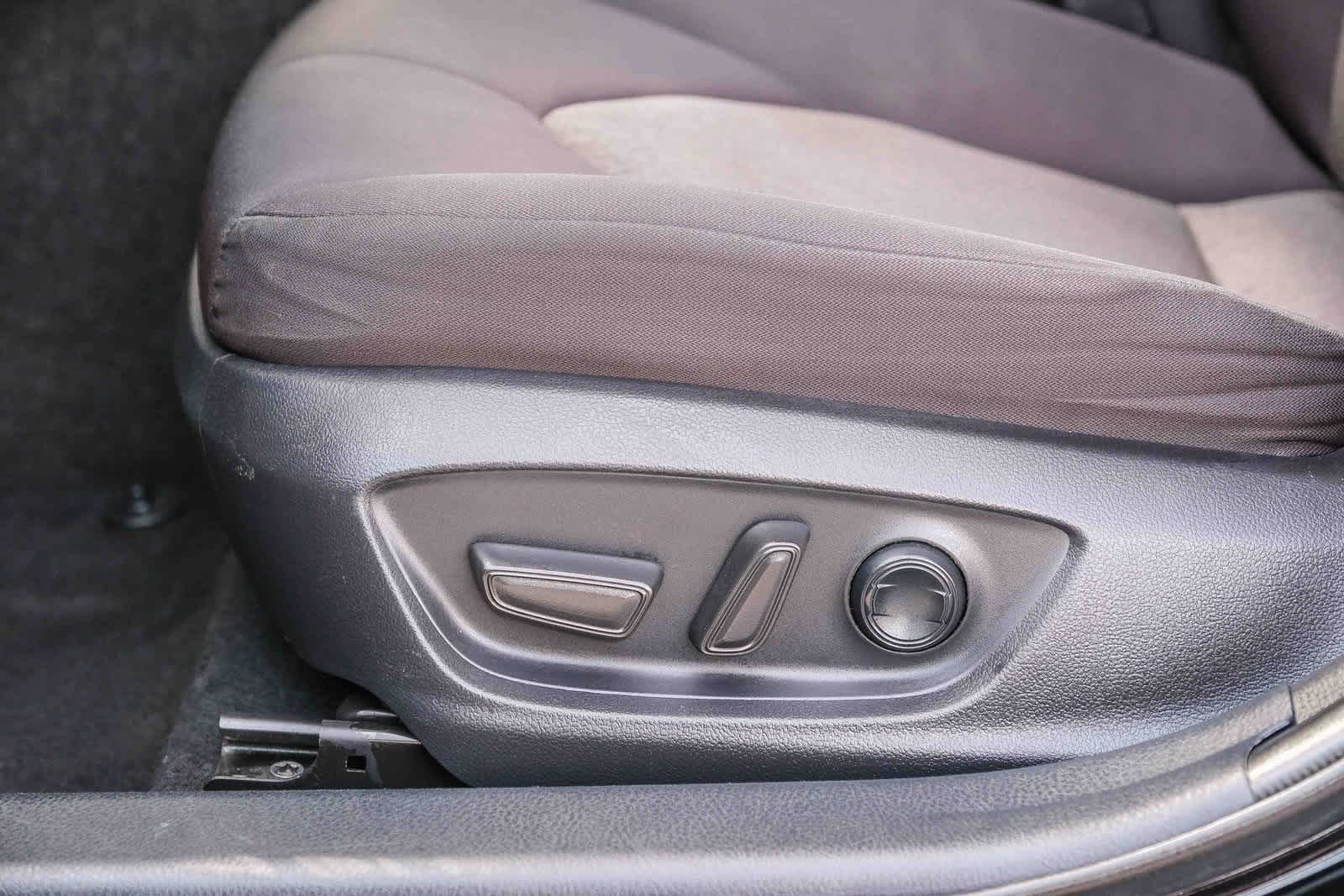 Thumbnail: 2022 Toyota Camry - 24