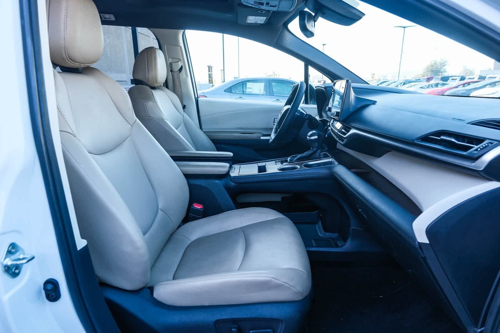 Thumbnail: 2021 Toyota Sienna - 18