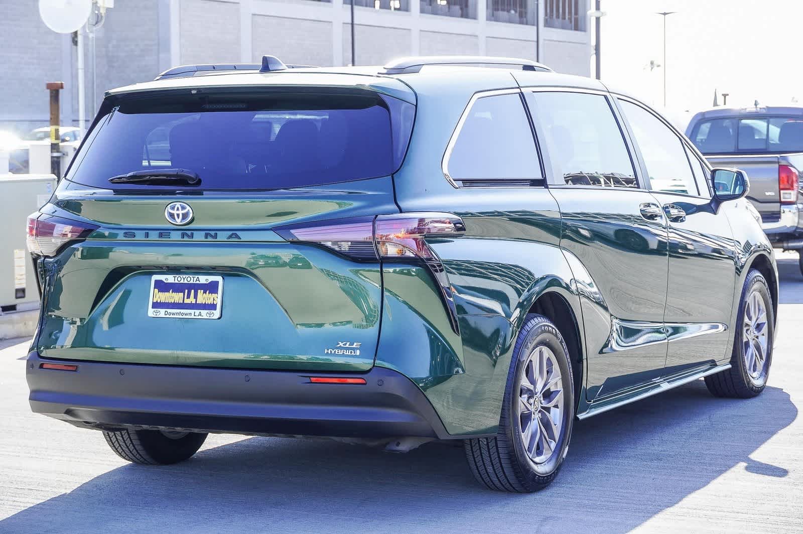 2023 Toyota Sienna XLE 4