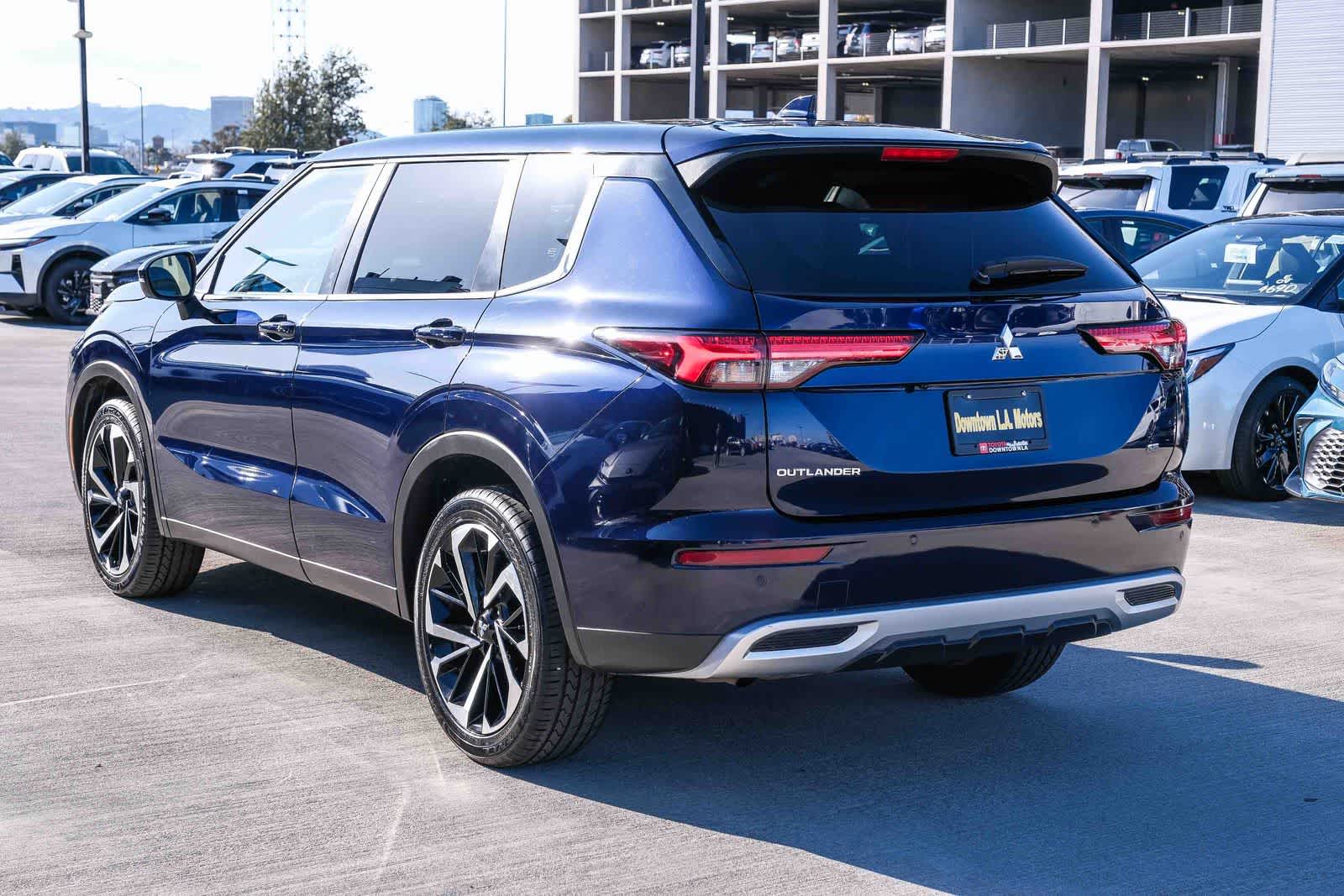 Thumbnail: 2024 Mitsubishi Outlander - 6