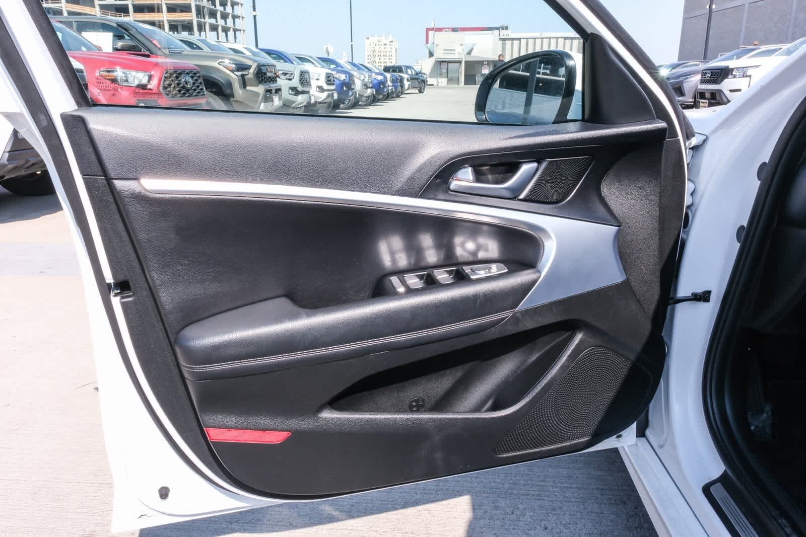 Thumbnail: 2023 Genesis G70 - 16