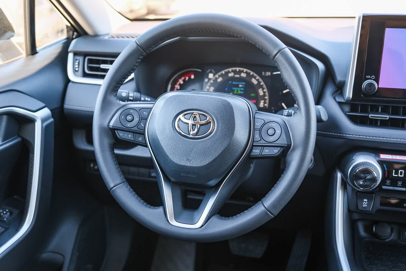 Thumbnail: 2025 Toyota RAV4 - 17