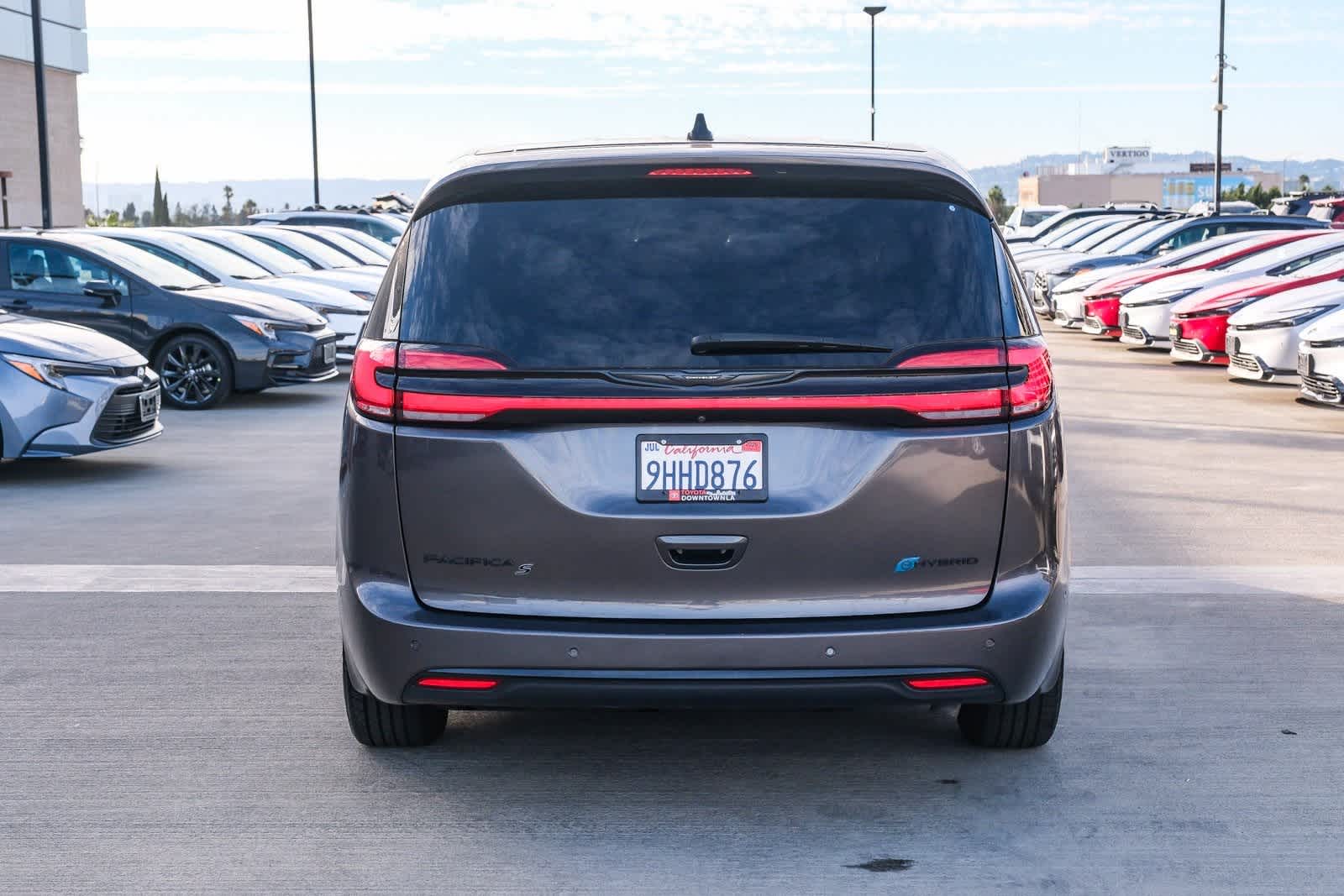 Thumbnail: 2023 Chrysler Pacifica - 5