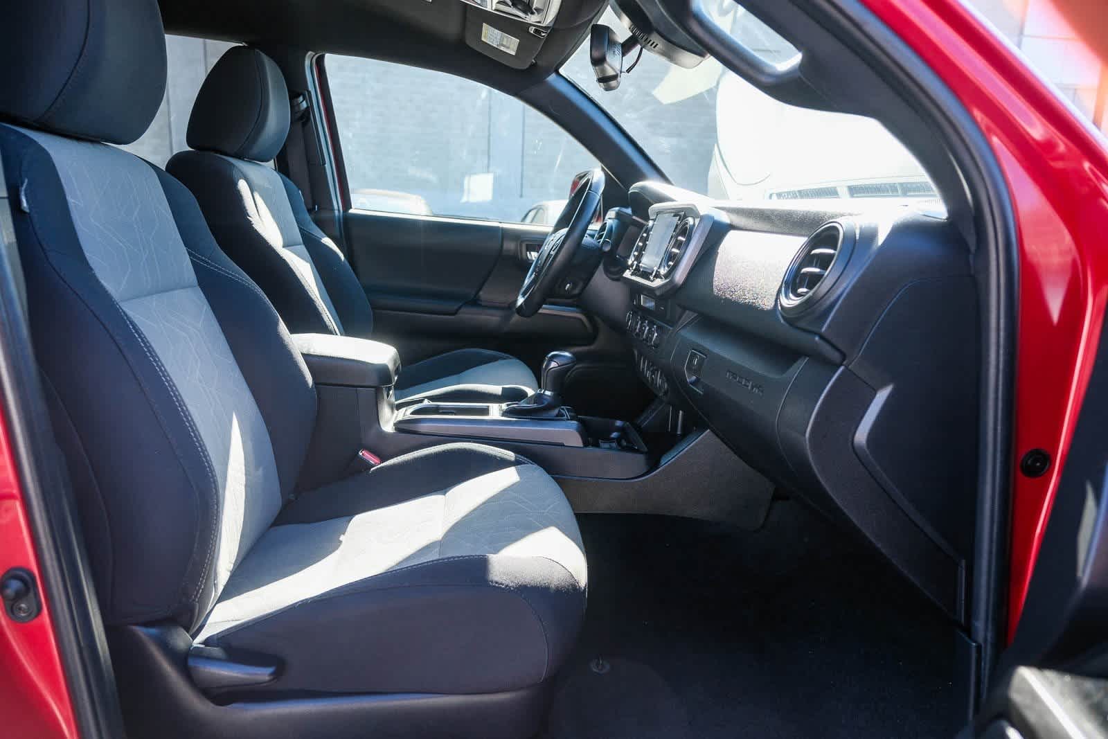 Thumbnail: 2022 Toyota Tacoma - 18