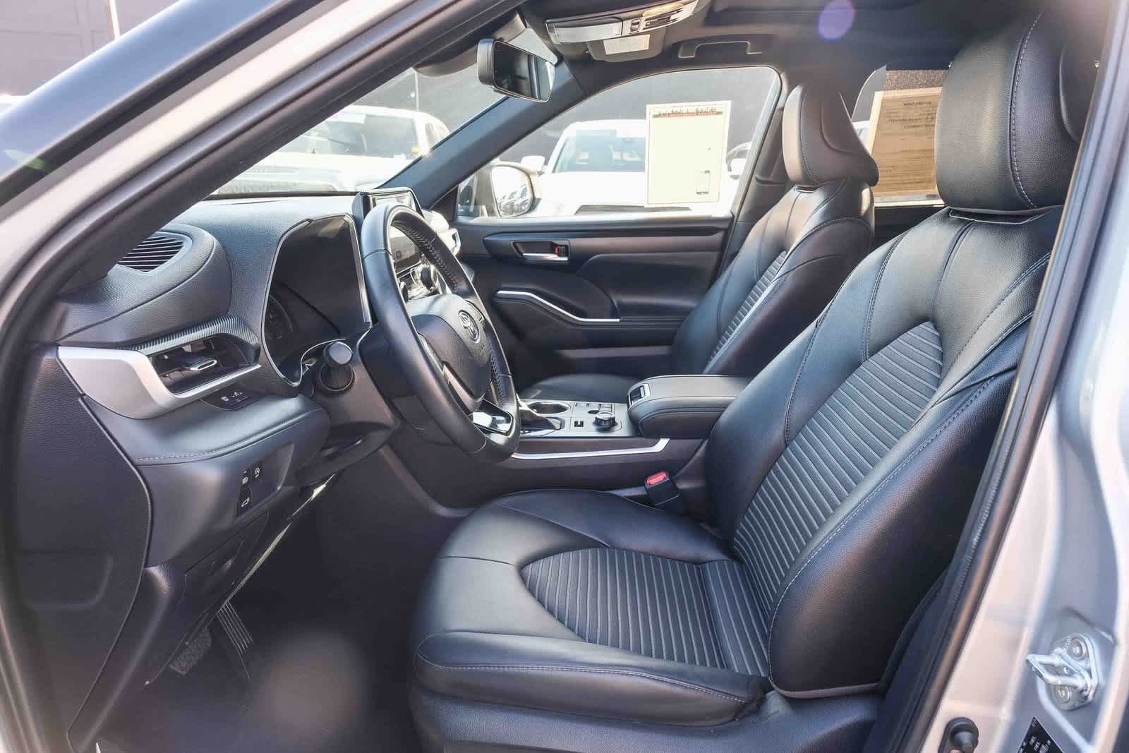 Thumbnail: 2025 Toyota Highlander - 19