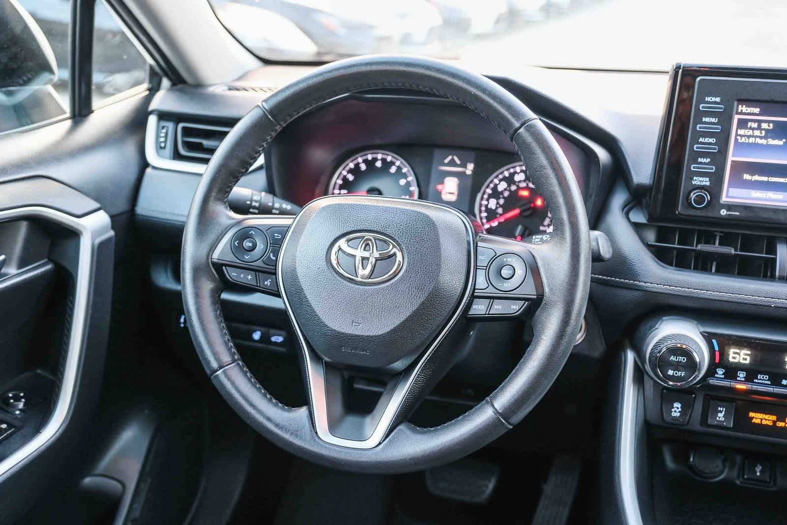 Thumbnail: 2021 Toyota RAV4 - 17