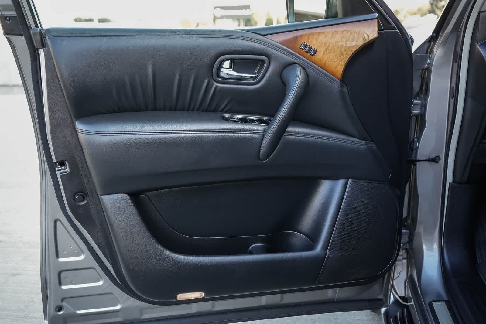 Thumbnail: 2012 INFINITI QX56 - 22