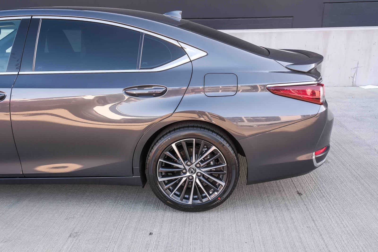 Thumbnail: 2025 Lexus ES - 7