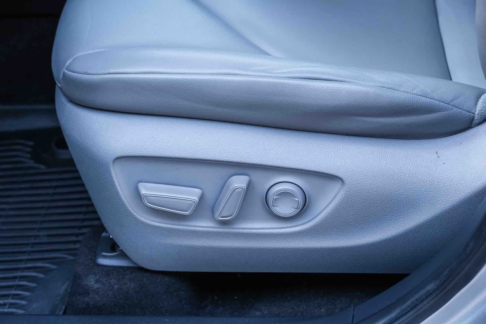 Thumbnail: 2023 Toyota Highlander - 24