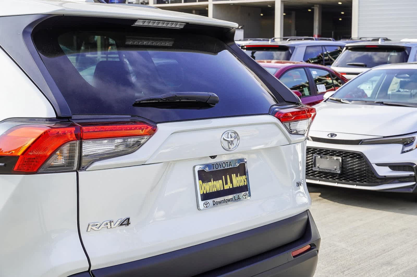 2022 Toyota RAV4 XLE Premium 8