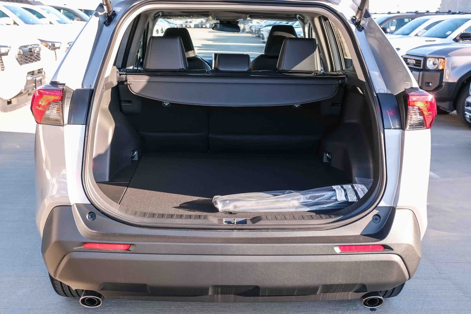 Thumbnail: 2025 Toyota RAV4 - 28