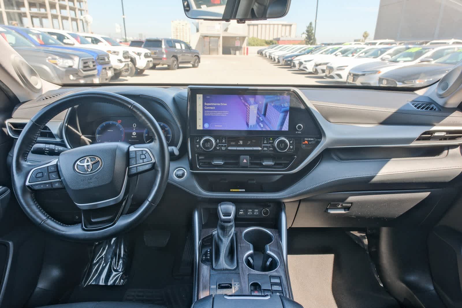 Thumbnail: 2023 Toyota Highlander - 12