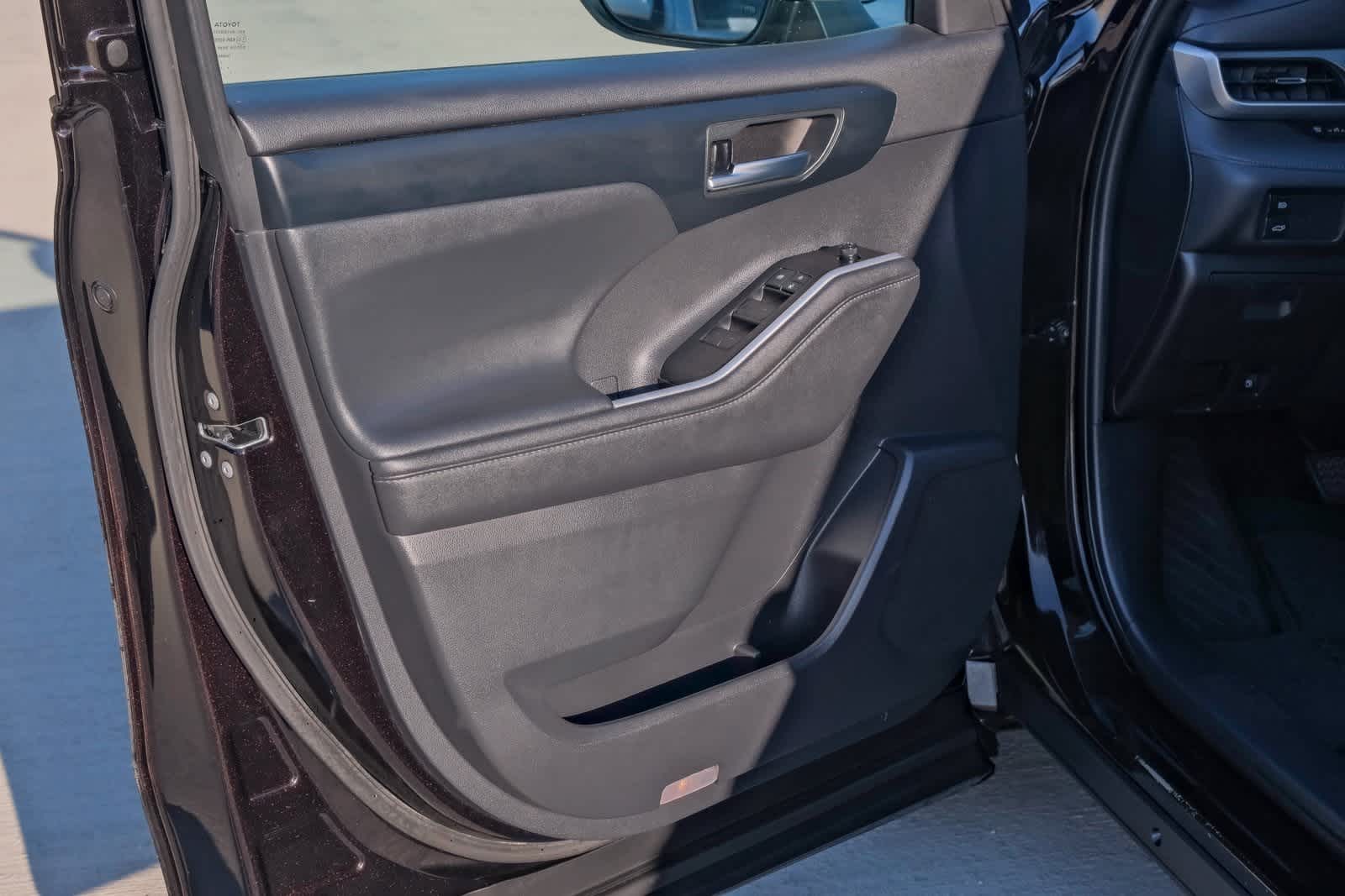 Thumbnail: 2021 Toyota Highlander - 21
