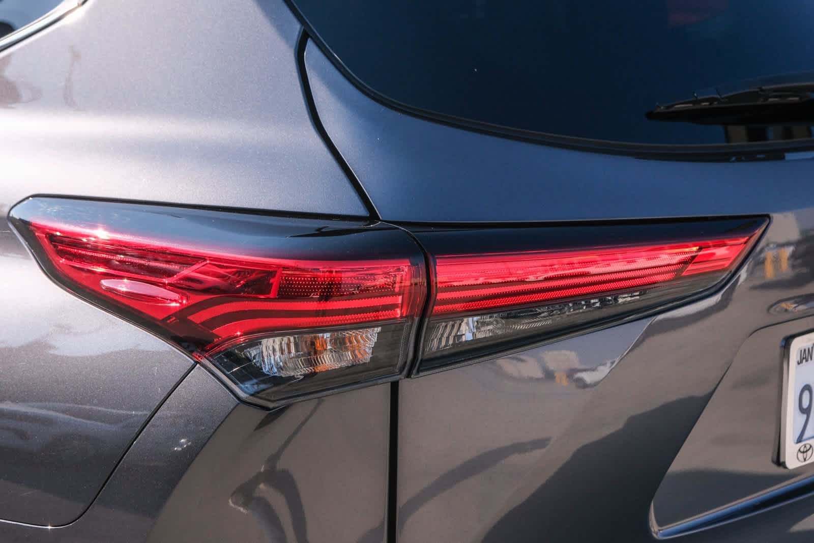 Thumbnail: 2023 Toyota Highlander - 7