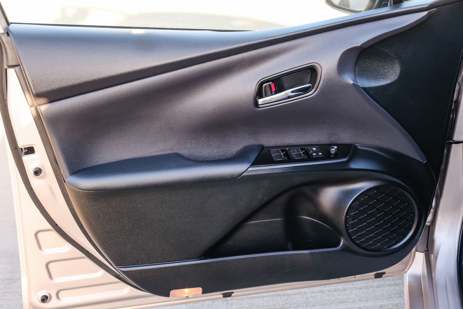 Thumbnail: 2022 Toyota Prius Prime - 23