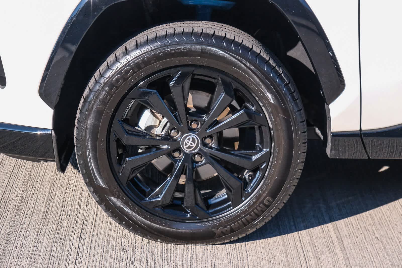 Thumbnail: 2022 Toyota RAV4 - 10