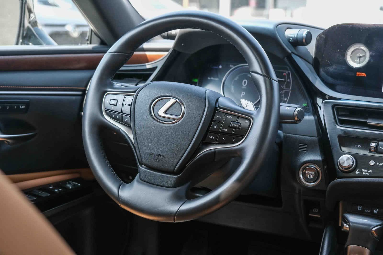 Thumbnail: 2025 Lexus ES - 17