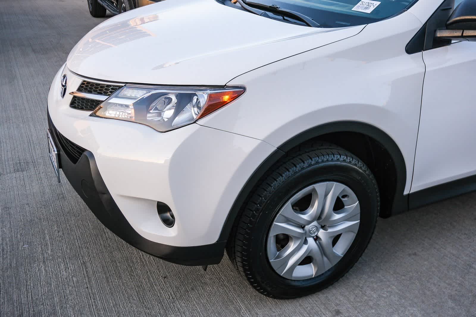 Thumbnail: 2015 Toyota RAV4 - 12