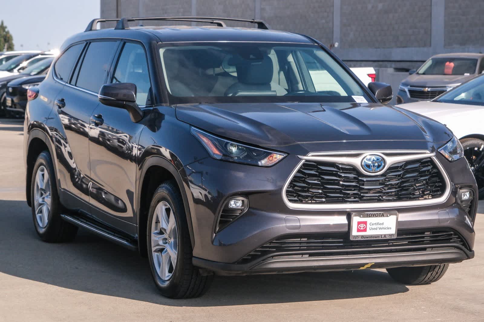 Thumbnail: 2022 Toyota Highlander - 3