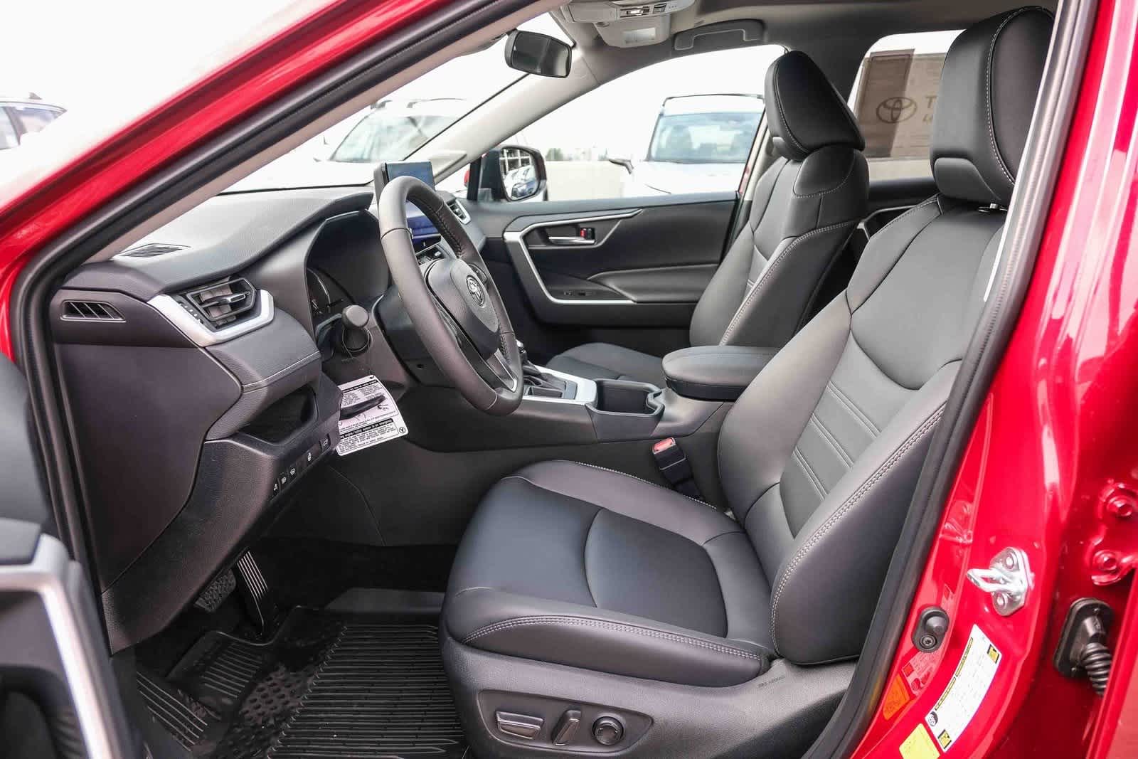 Thumbnail: 2025 Toyota RAV4 - 20