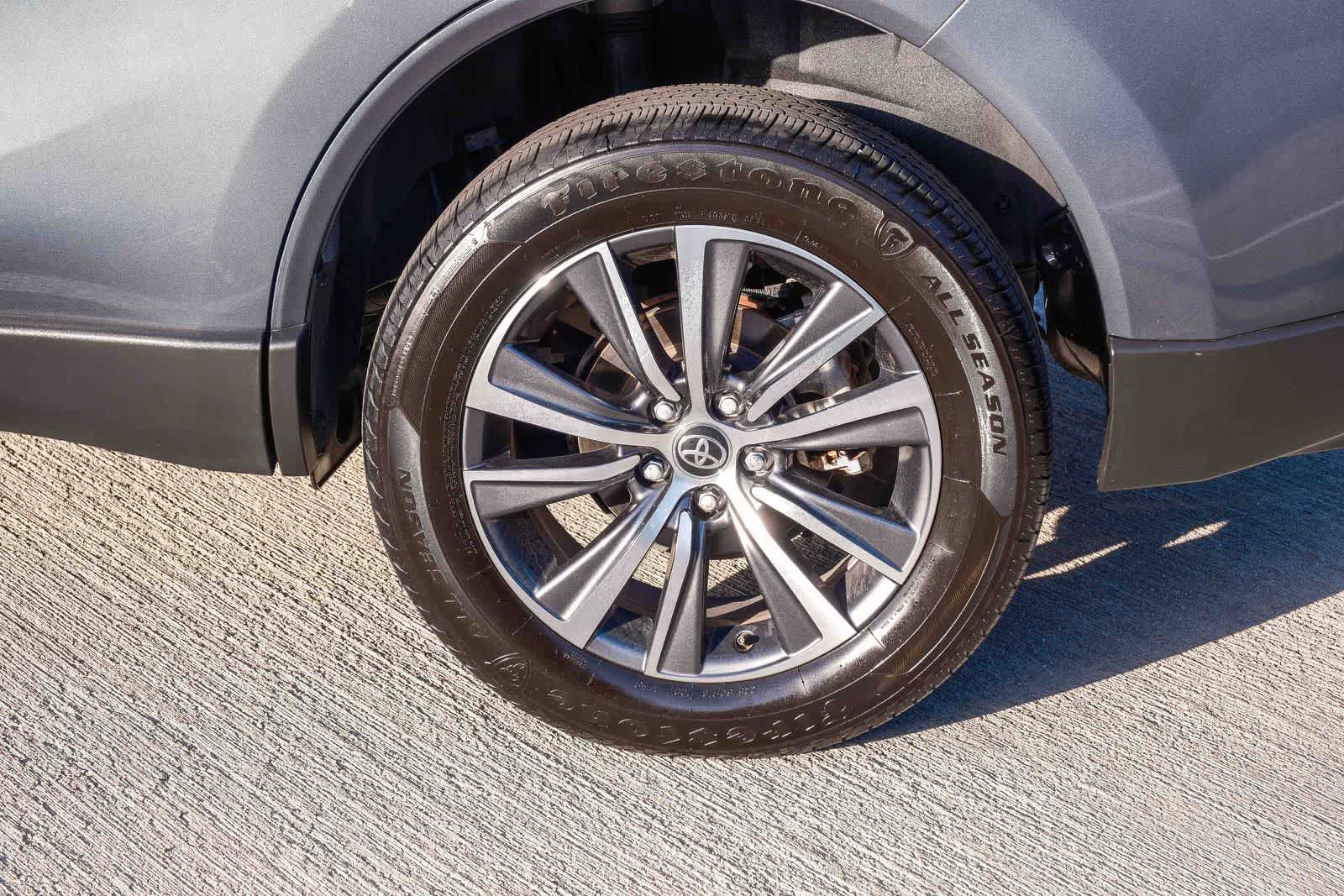 Thumbnail: 2022 Toyota Venza - 9