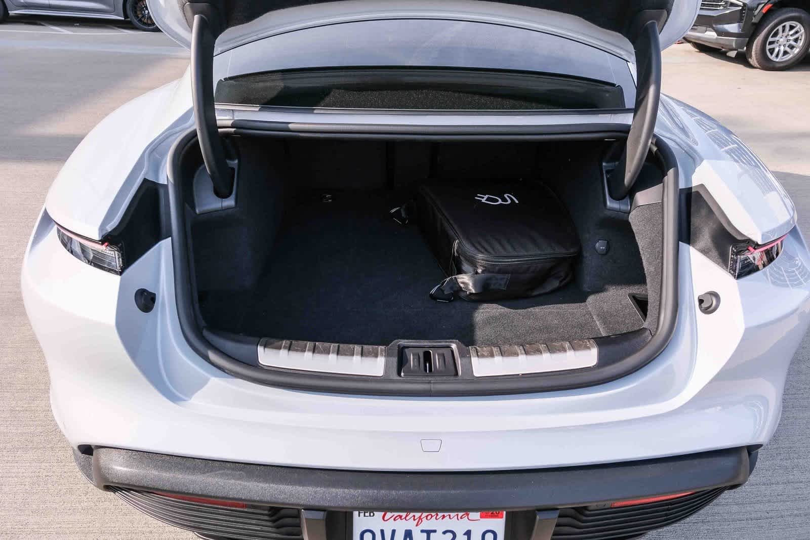 Thumbnail: 2025 Porsche Taycan - 27