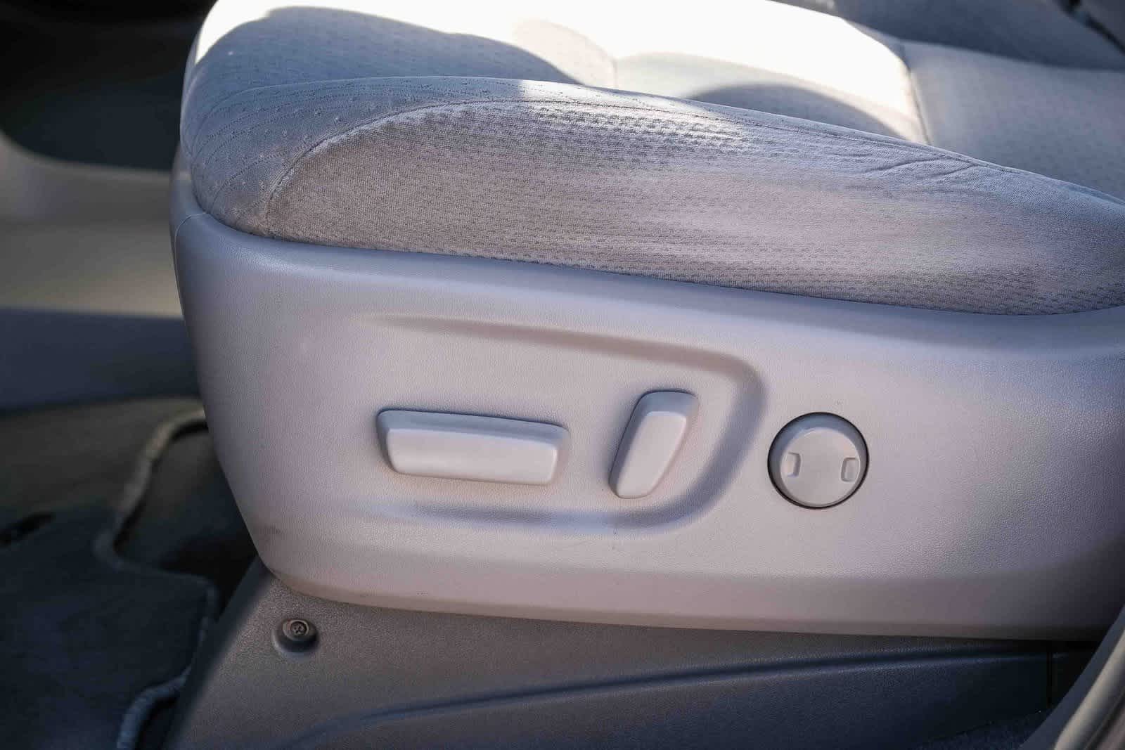 Thumbnail: 2019 Toyota Sienna - 24