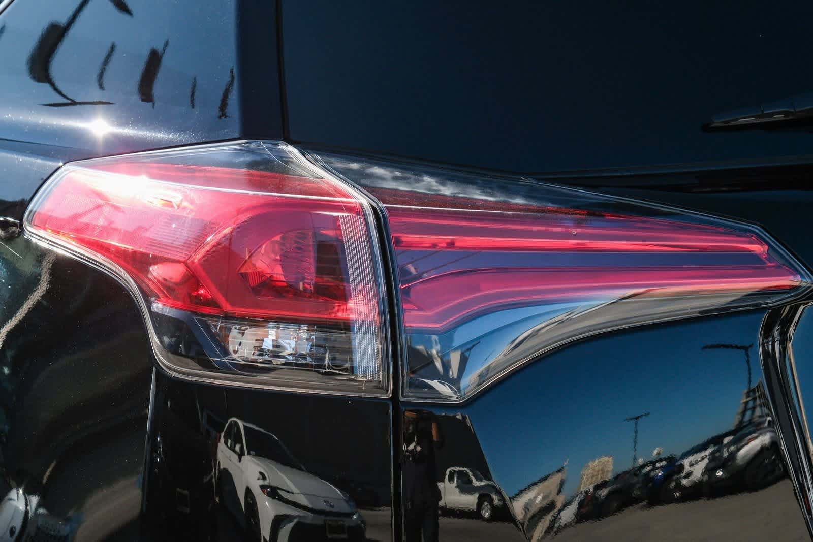 Thumbnail: 2017 Toyota RAV4 - 7