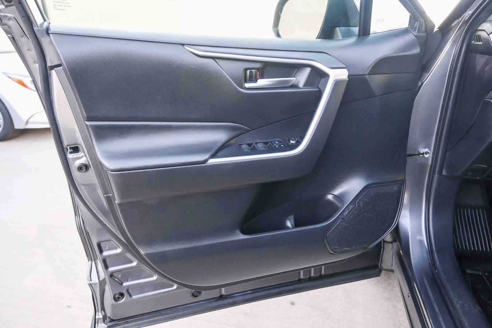 Thumbnail: 2022 Toyota RAV4 - 23