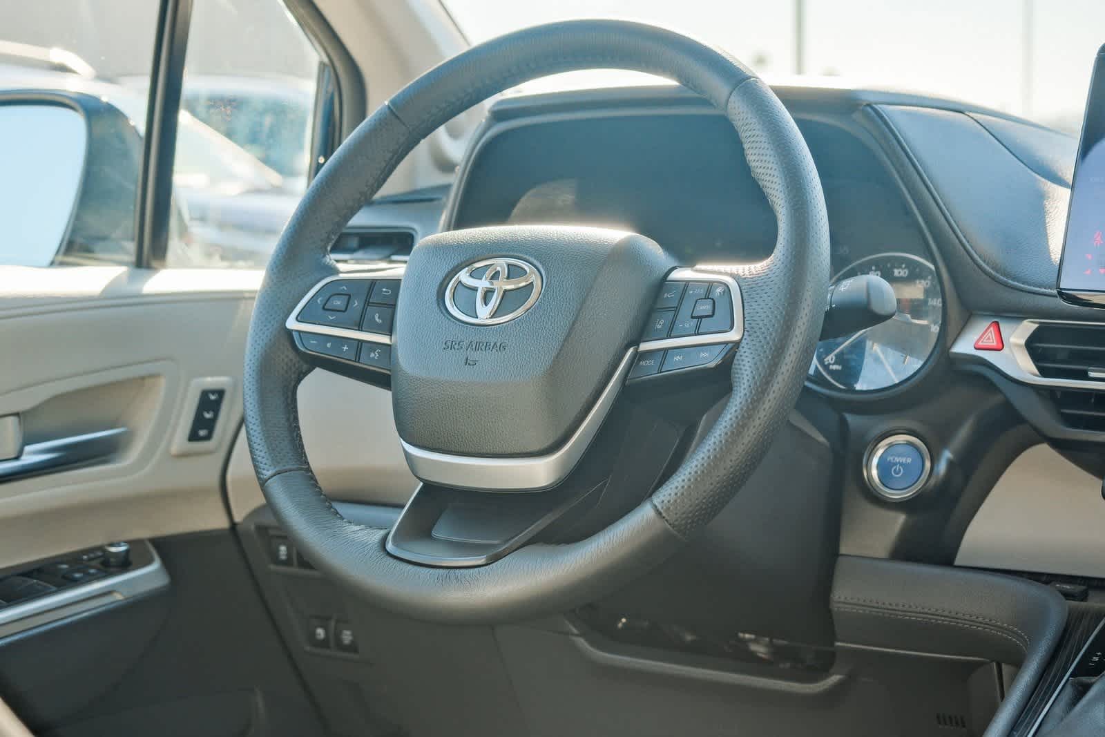 Thumbnail: 2024 Toyota Sienna - 16