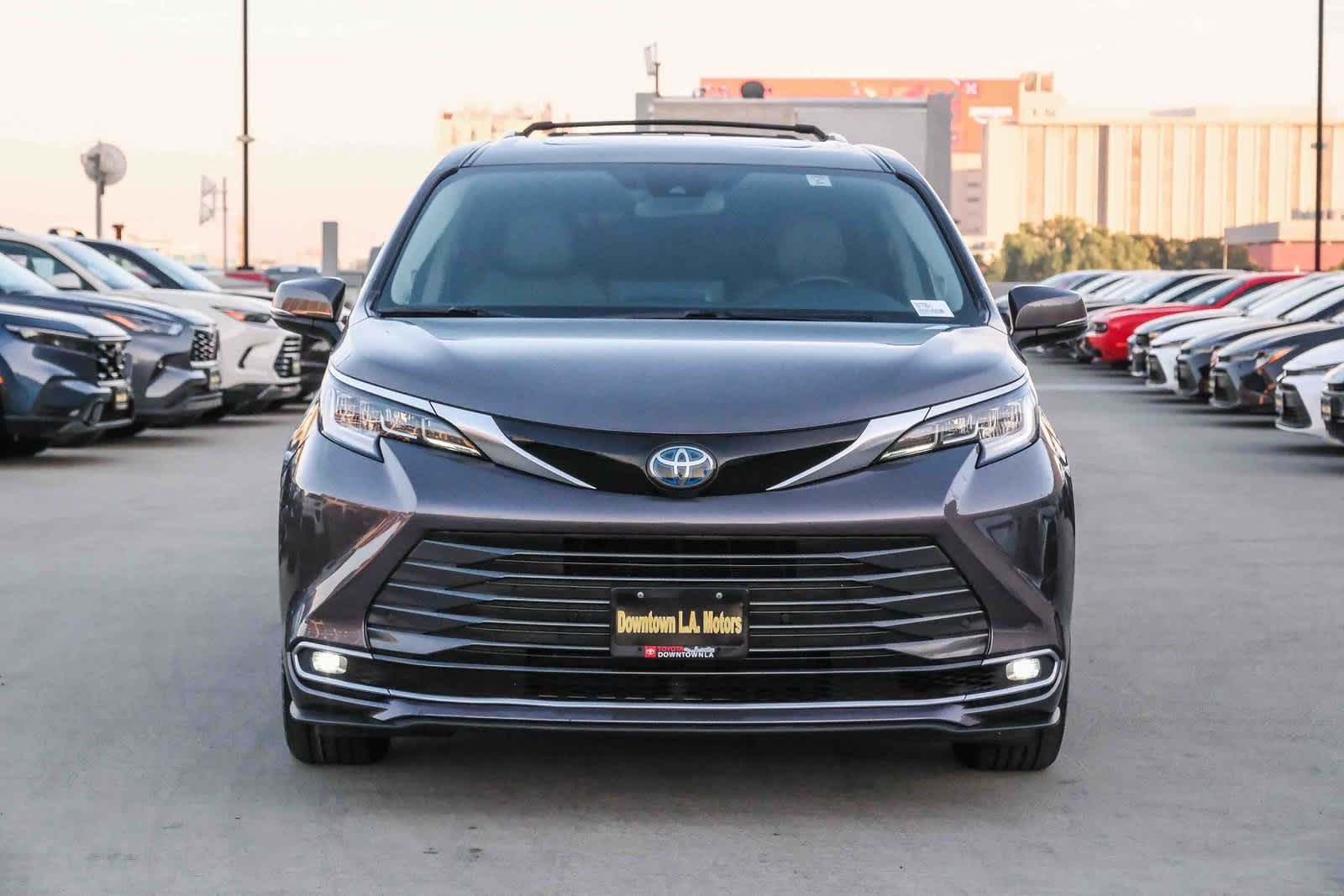 Thumbnail: 2021 Toyota Sienna - 2