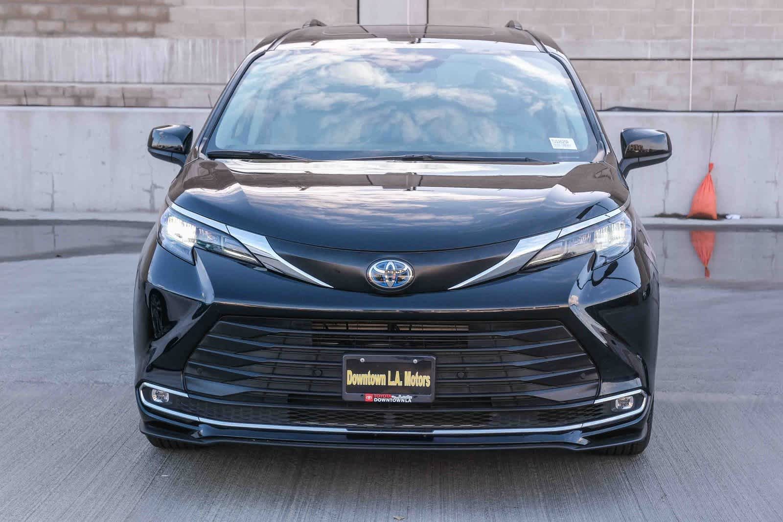 Thumbnail: 2024 Toyota Sienna - 2