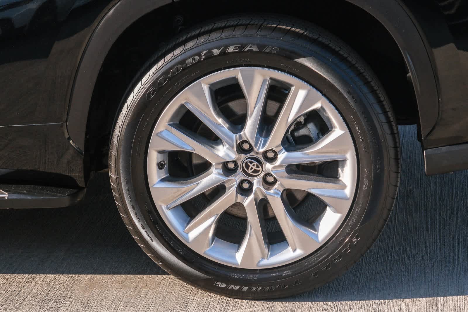 Thumbnail: 2022 Toyota Highlander - 8