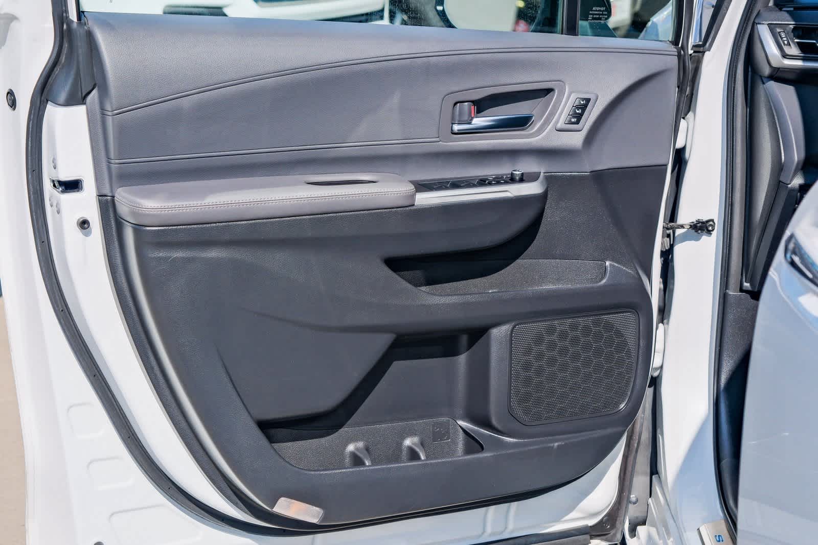 Thumbnail: 2023 Toyota Sienna - 21