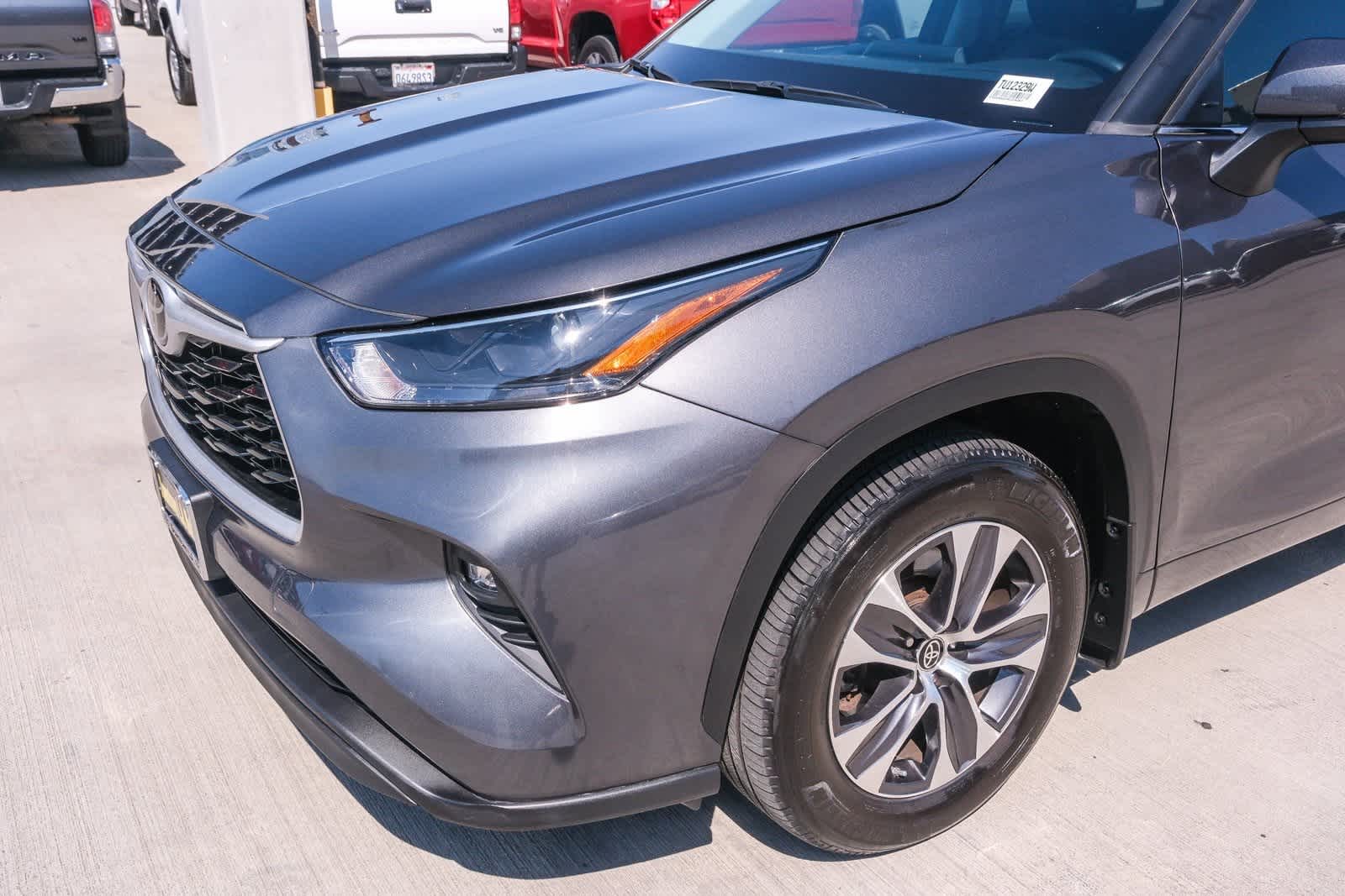 Thumbnail: 2022 Toyota Highlander - 12