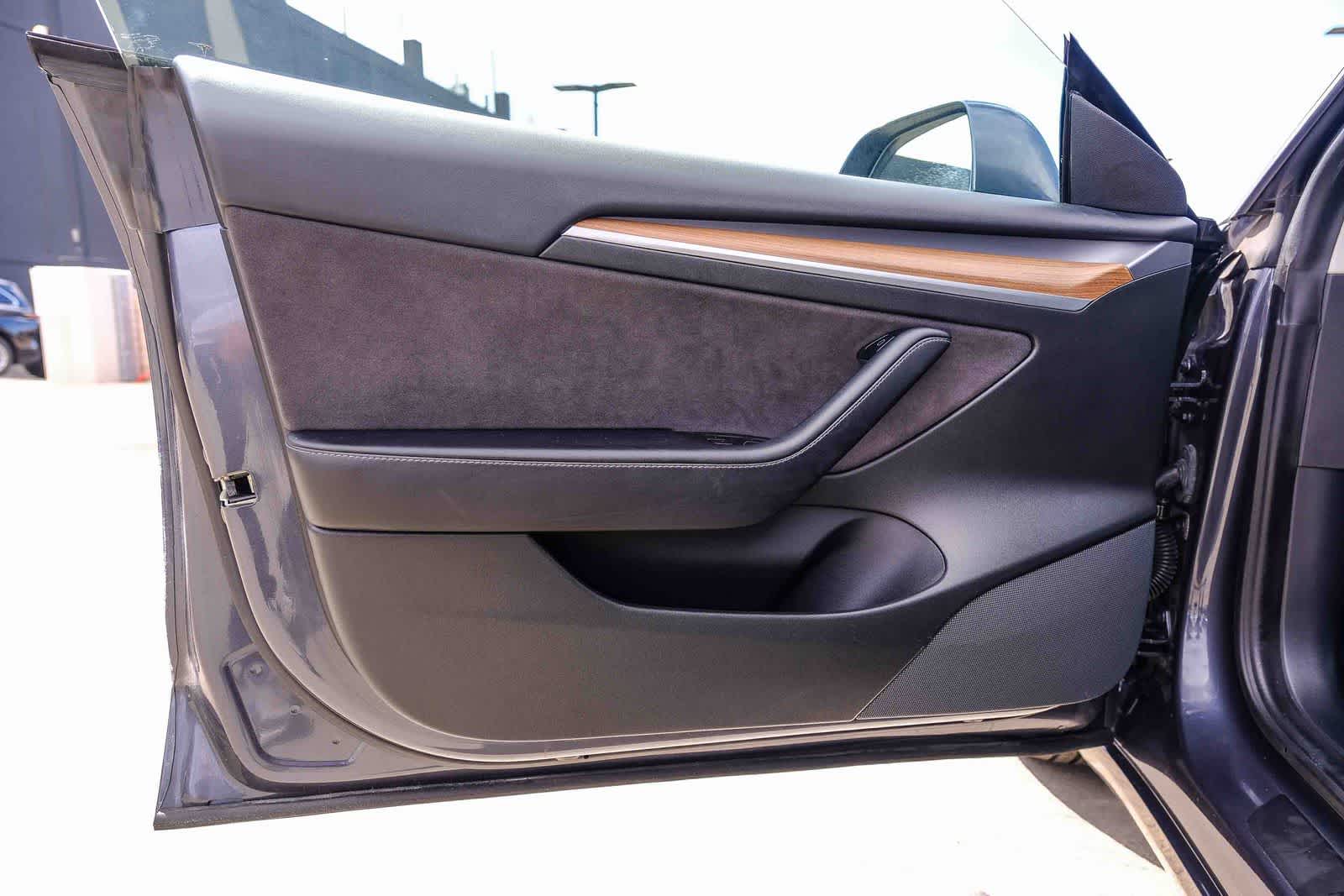 Thumbnail: 2021 Tesla Model 3 - 21