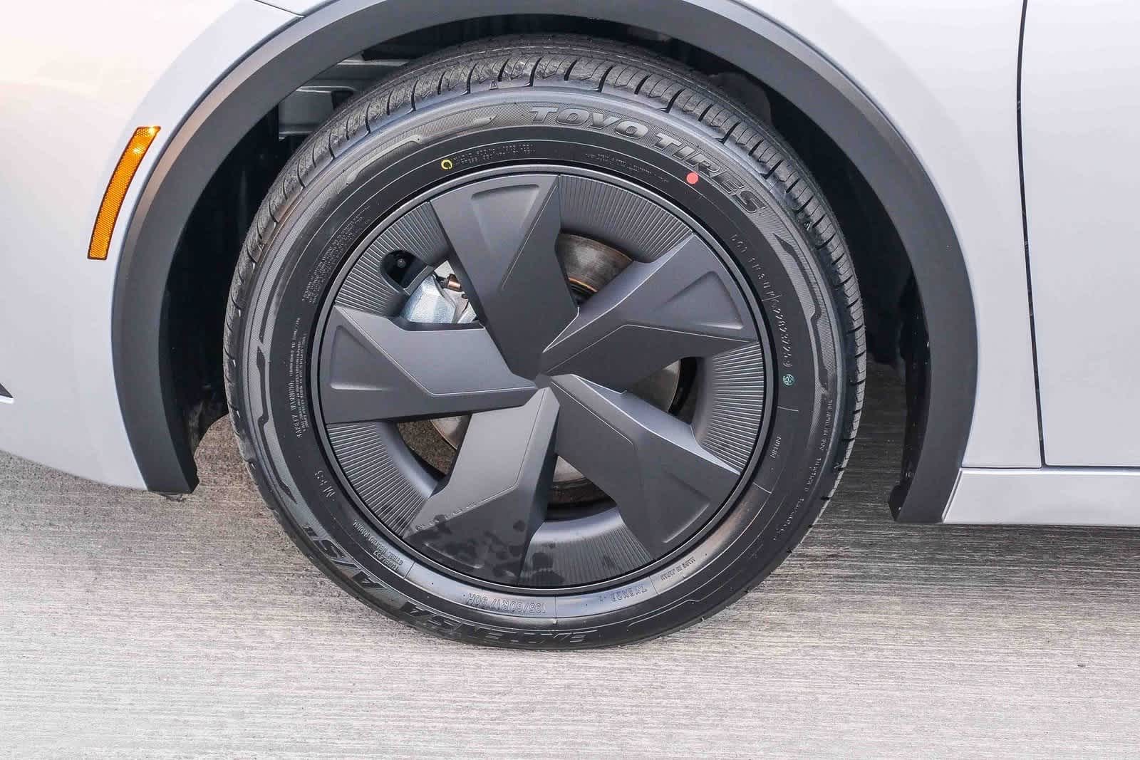 Thumbnail: 2024 Toyota Prius - 10