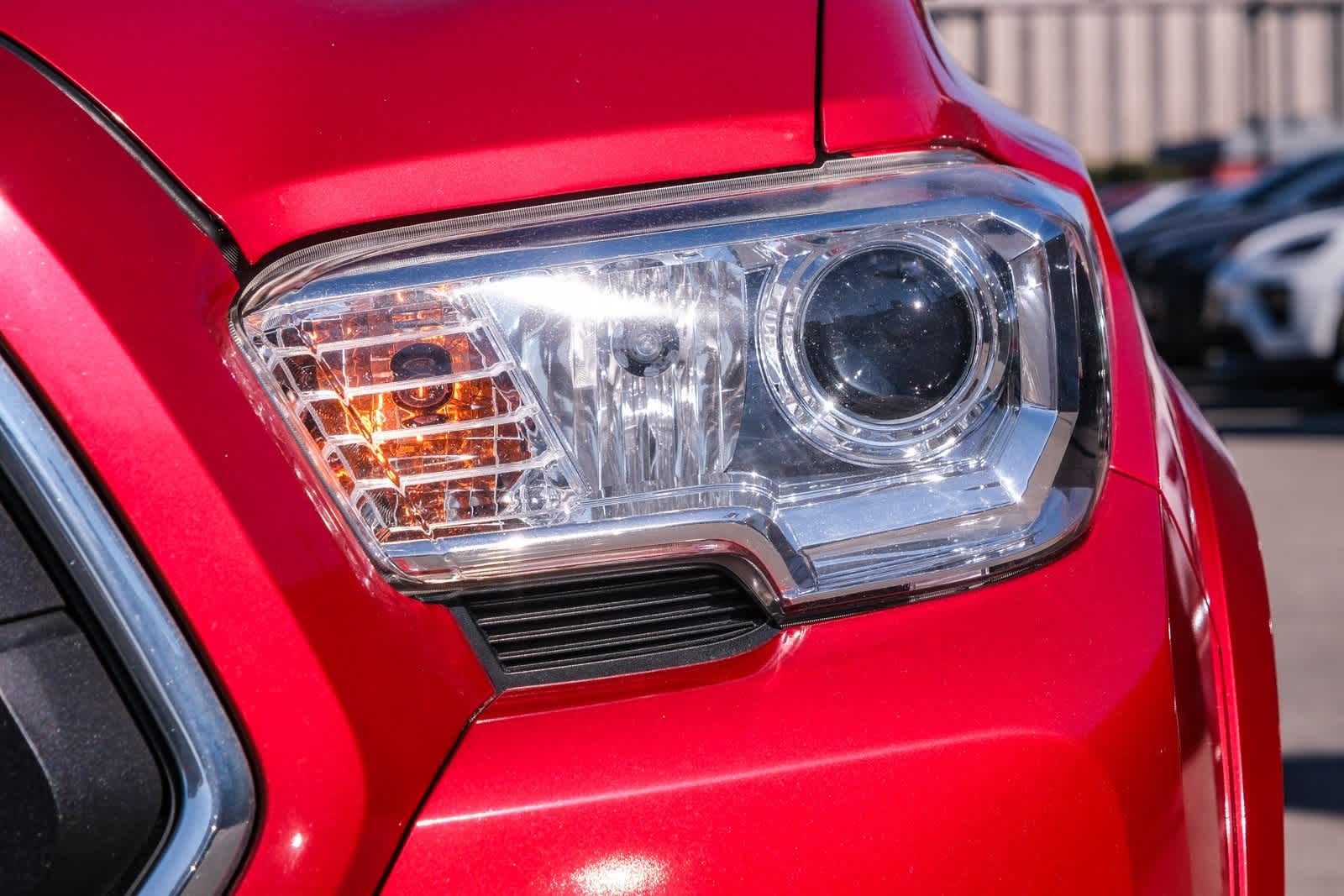 Thumbnail: 2020 Toyota Tacoma - 11