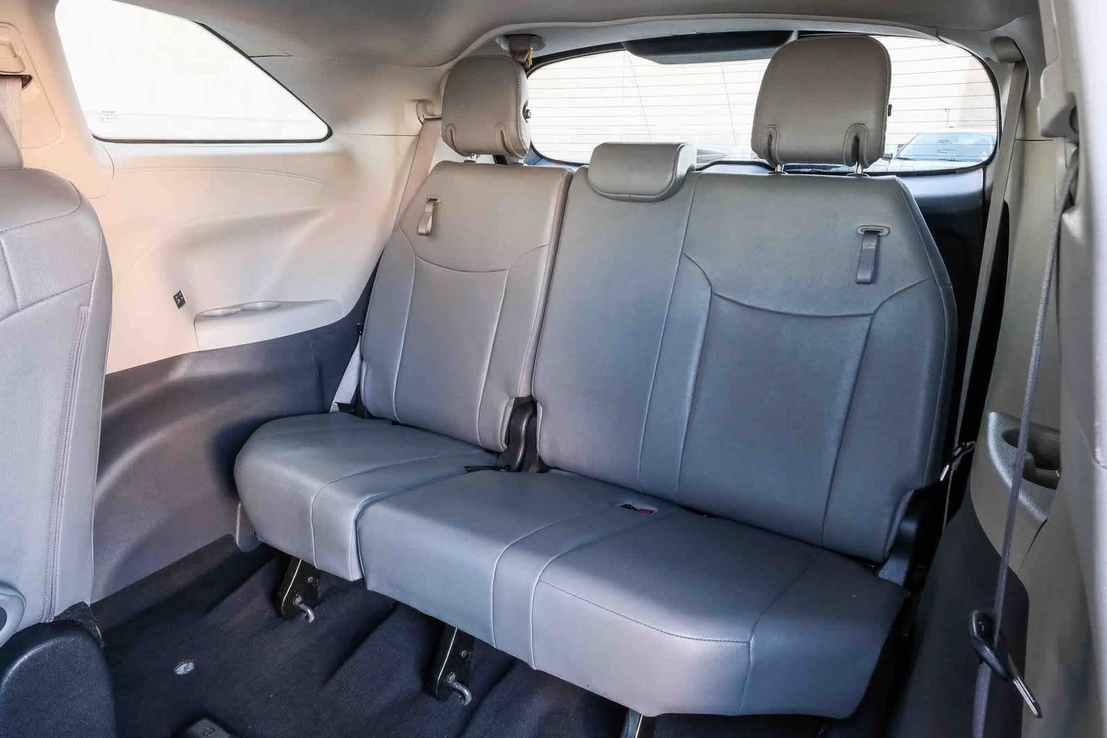 Thumbnail: 2023 Toyota Sienna - 18