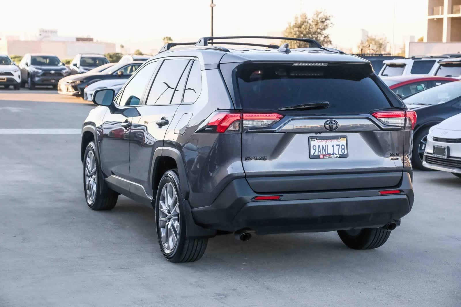 Thumbnail: 2022 Toyota RAV4 - 6