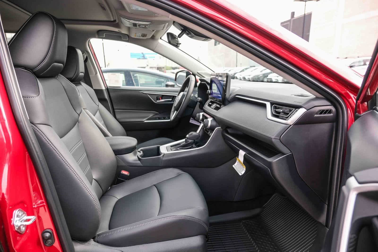 Thumbnail: 2025 Toyota RAV4 - 18