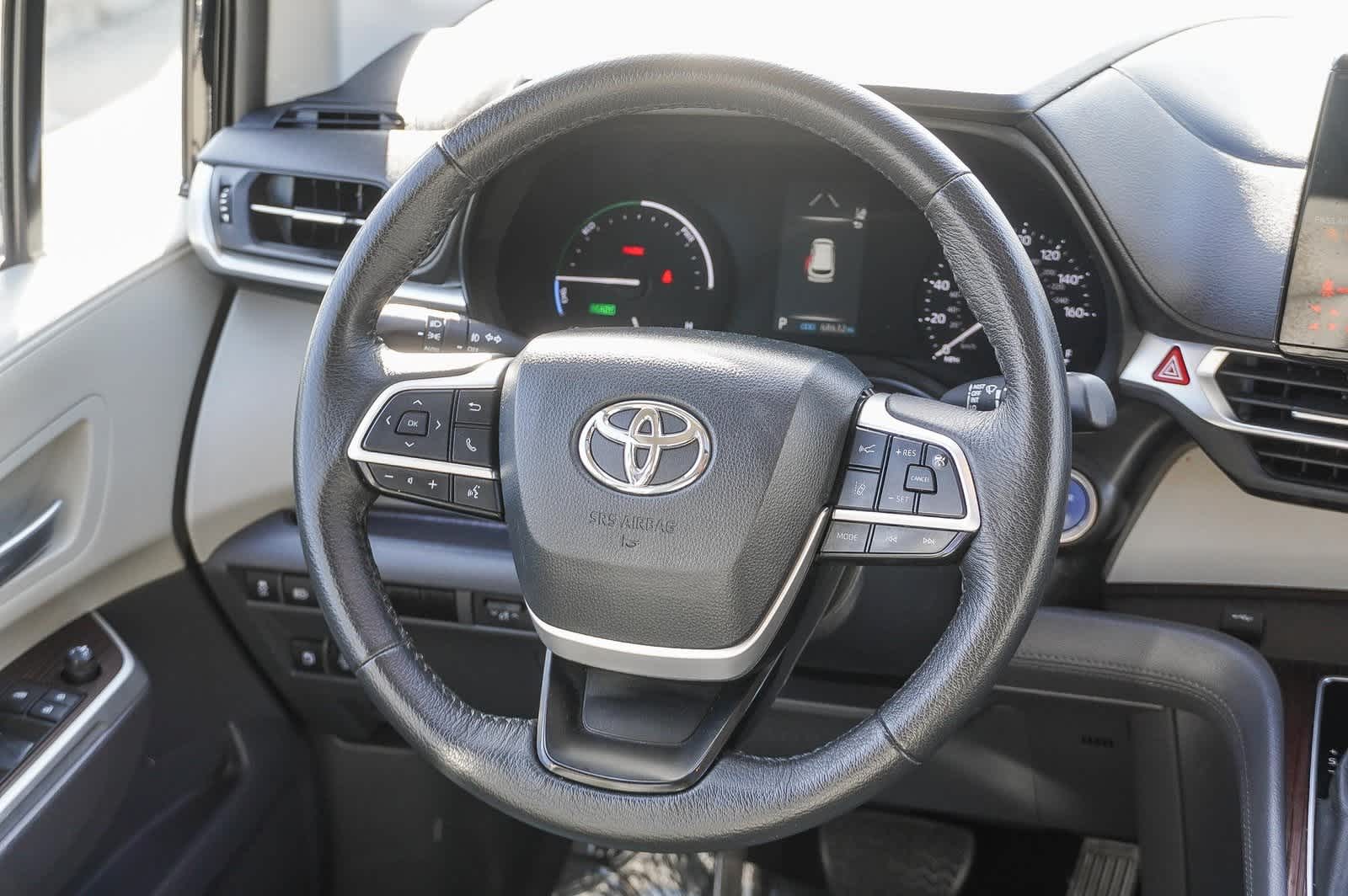2023 Toyota Sienna XLE 16