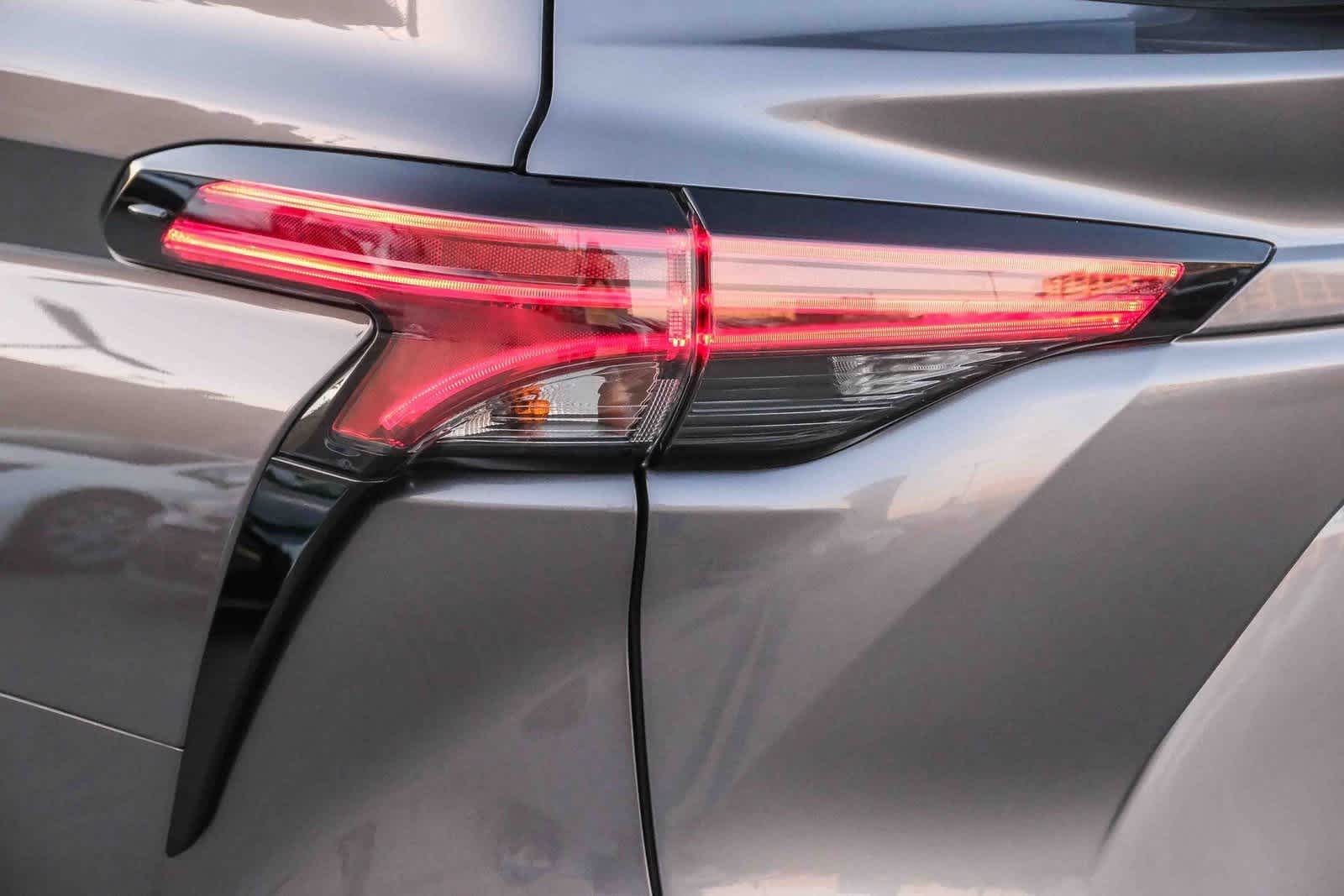 Thumbnail: 2021 Toyota Sienna - 7