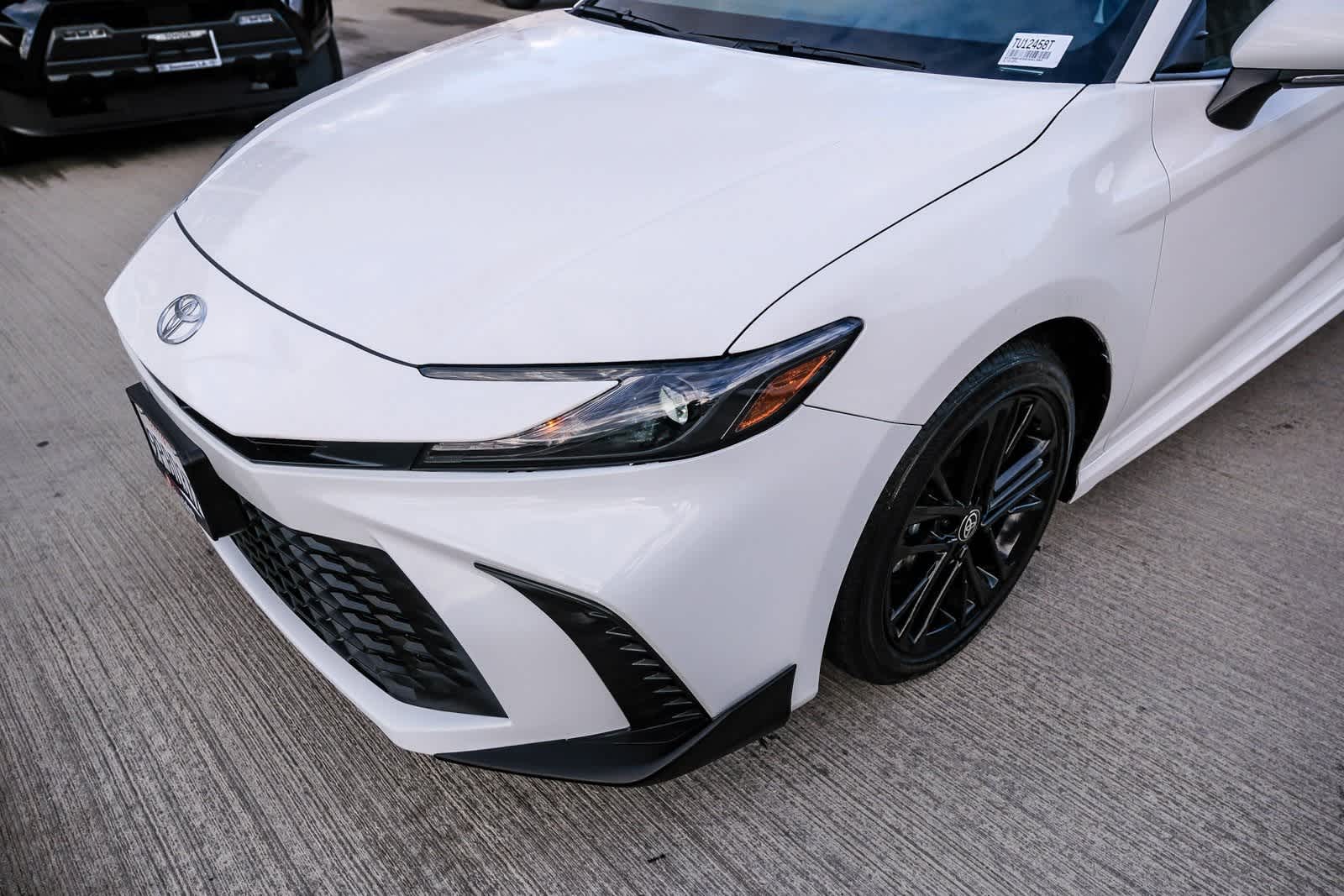 Thumbnail: 2025 Toyota Camry - 12