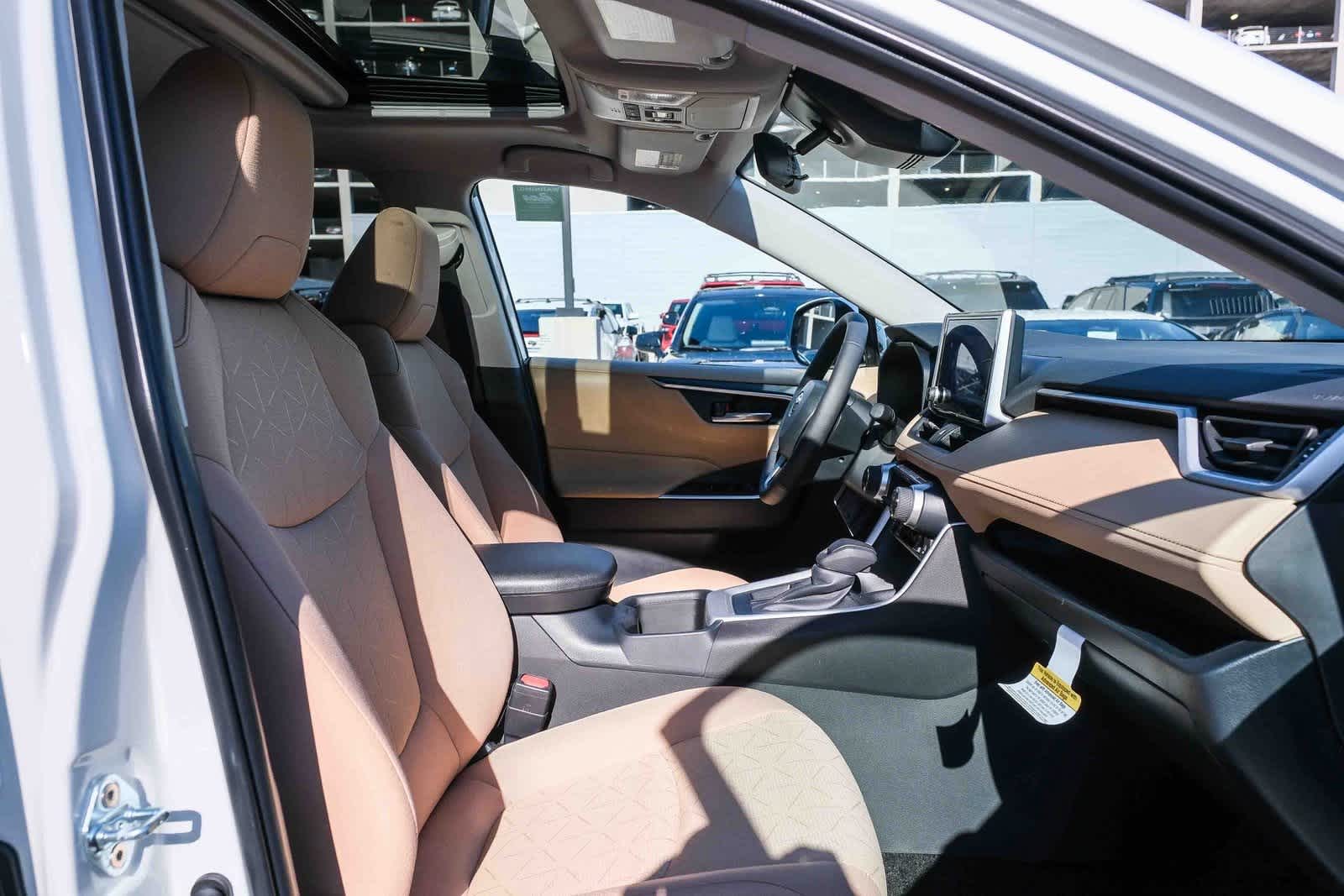 Thumbnail: 2025 Toyota RAV4 - 17