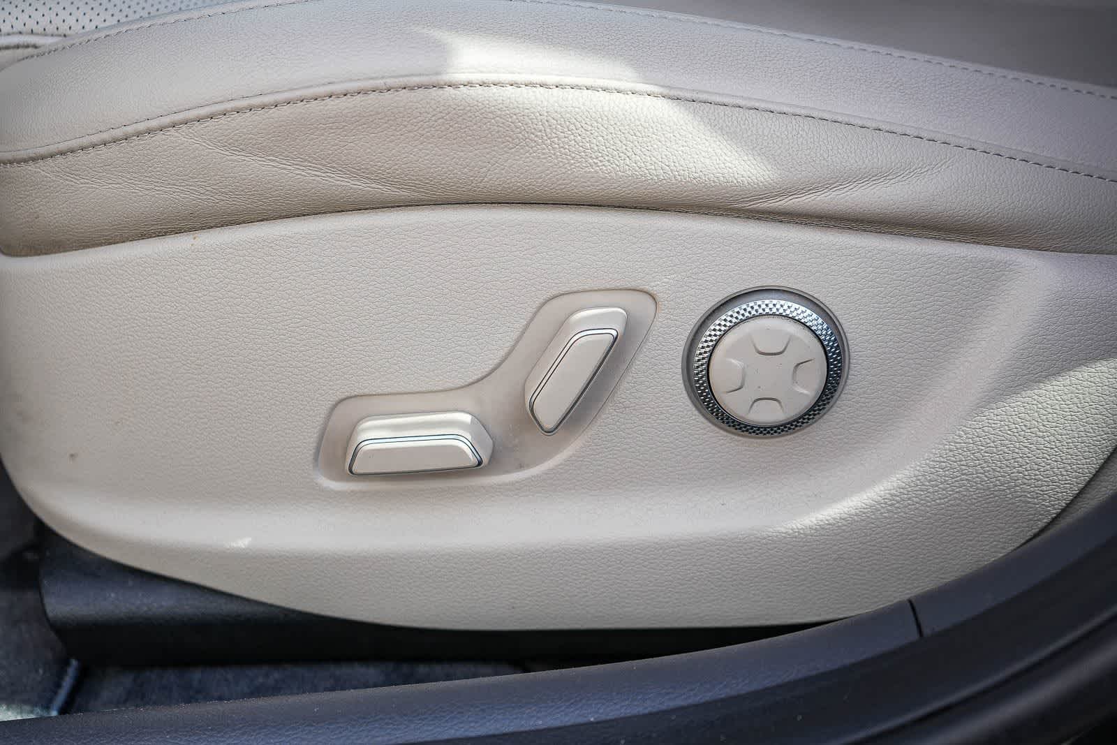 Thumbnail: 2022 Genesis G80 - 21